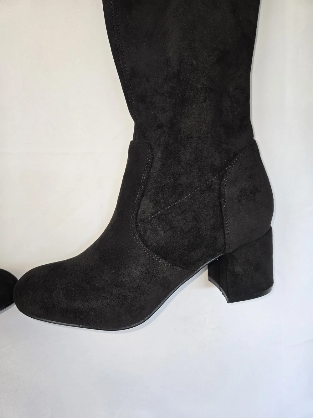 Shoe'N Tale Women's Black Suede Knee High Boots Zip Stretch Round Toe 6
